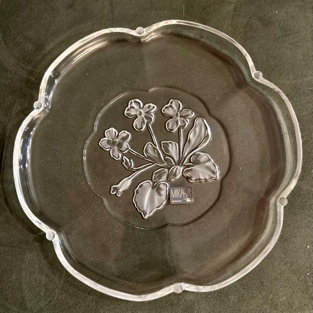 Vintage. New Mikasa crystal etched glass plate/platter w/ a floral pattern.
